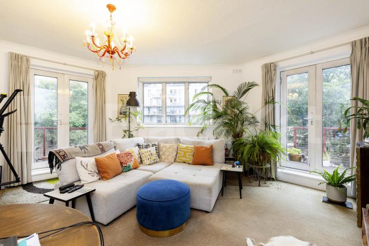 Arranged over two floors and overlooking the Regents Canal  Baring Street, Shoreditch Park